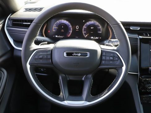New 2025 Jeep Grand Cherokee Altitude image 20