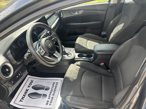 Used 2021 Kia Forte Sedan image 2