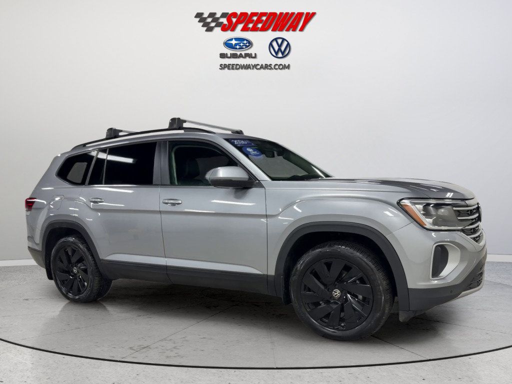 Certified 2026 Volkswagen Atlas SE FWD image 3