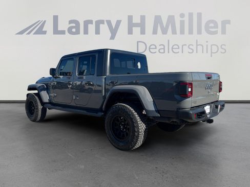 Used 2020 Jeep Gladiator Overland image 3
