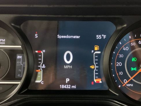 Used 2025 Jeep Wrangler Unlimited Rubicon AWD/4WD image 31