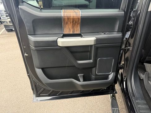 Used 2019 Ford F150 Lariat image 12