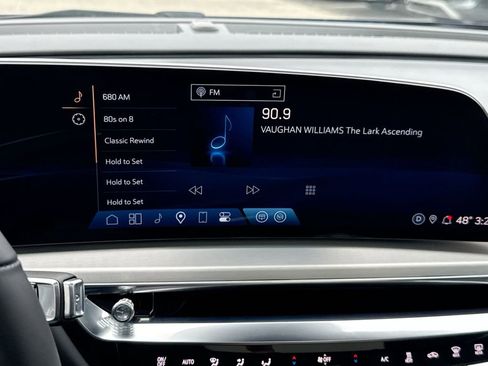 Used 2024 Cadillac Lyriq Luxury image 12