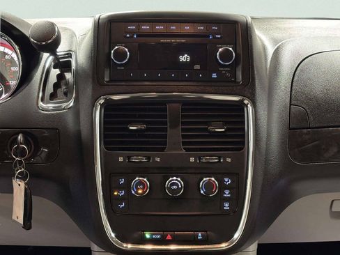 Used 2016 Dodge Grand Caravan American Value Package FWD image 23