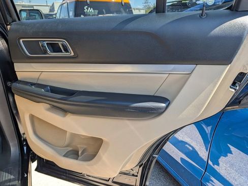 Used 2016 Ford Explorer XLT w/ Equipment Group 202A FWD image 34