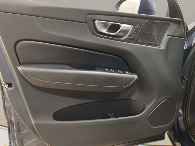 Used 2023 Volvo XC60 B5 Plus w/ Climate Package AWD/4WD image 17