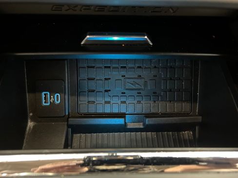 Used 2024 Ford Expedition Max XLT image 52