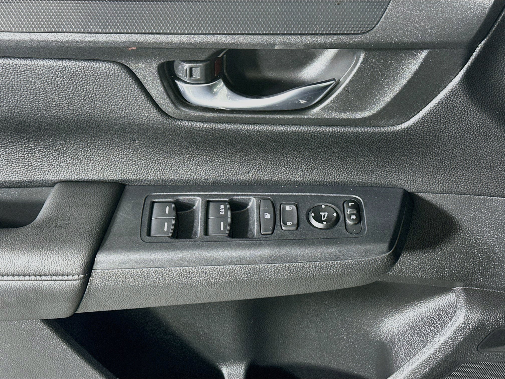 Used 2025 Honda CR-V LX image 14