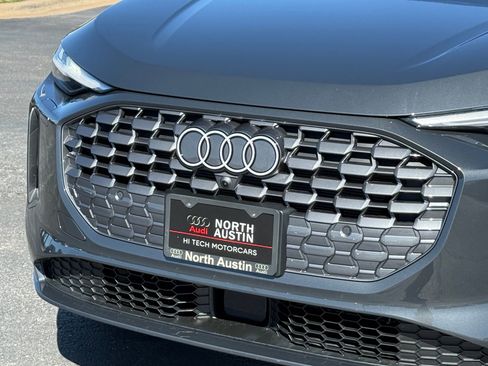 Used 2025 Audi Q5 Premium w/ Convenience Package image 2