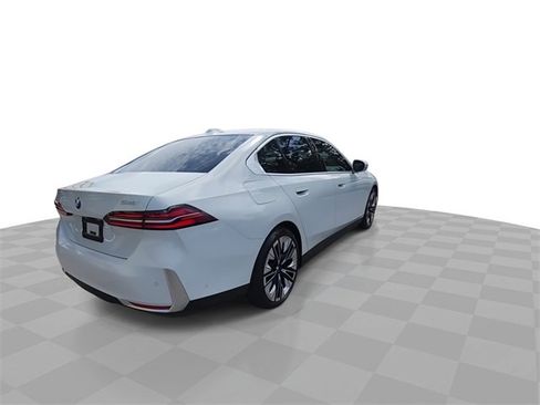 Used 2024 BMW 530i w/ Premium Package image 8