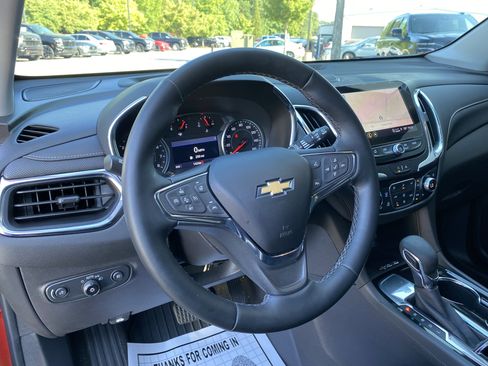 Used 2023 Chevrolet Equinox Premier FWD image 17