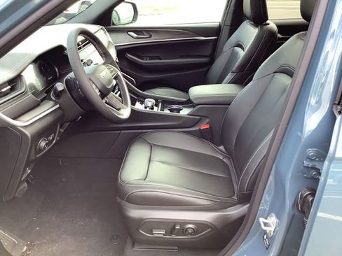 New 2026 Jeep Grand Cherokee Limited image 9