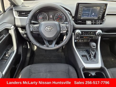 Used 2021 Toyota RAV4 LE FWD image 15