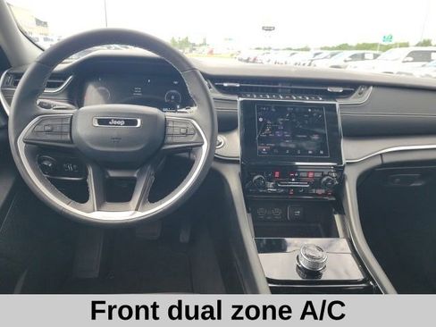 Used 2023 Jeep Grand Cherokee Laredo w/ Luxury Tech Group I AWD/4WD image 4