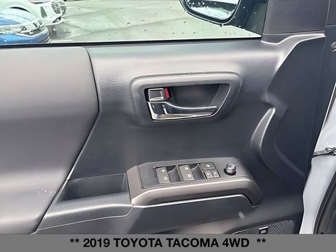Used 2019 Toyota Tacoma TRD Off-Road image 13
