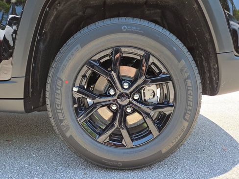 New 2026 Jeep Grand Cherokee Altitude AWD/4WD image 7