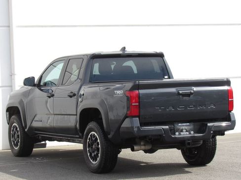 Certified 2024 Toyota Tacoma TRD Off-Road AWD/4WD image 5