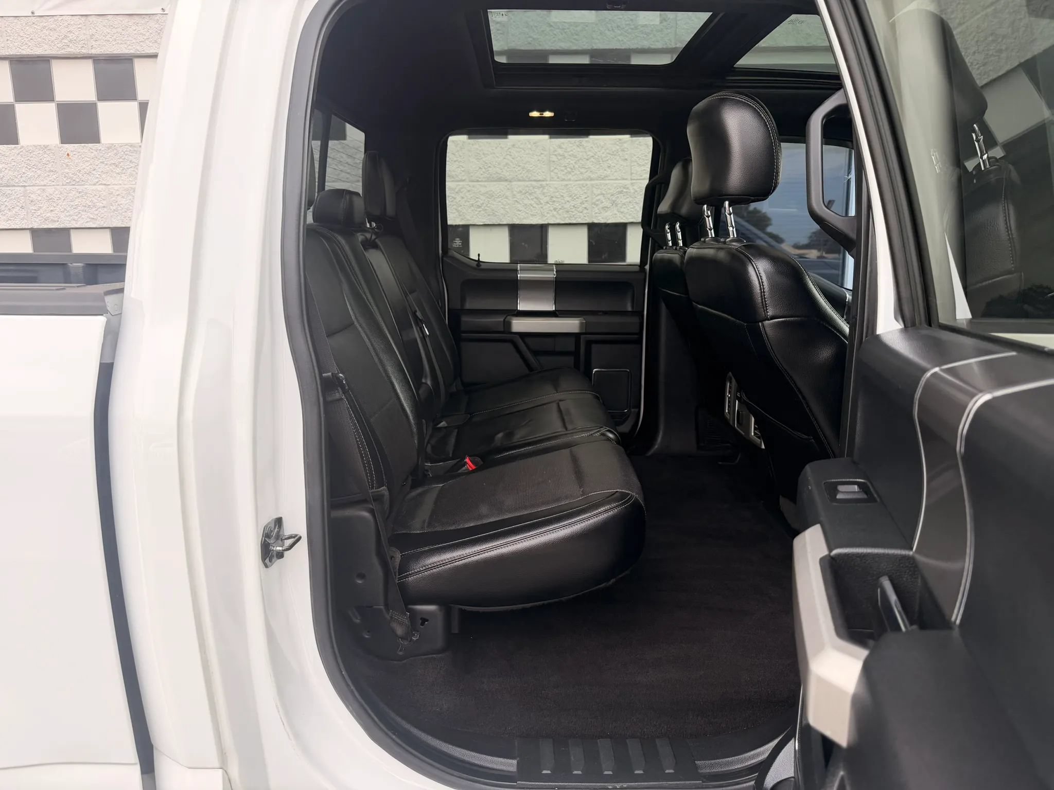 Used 2015 Ford F150 Lariat RWD image 30