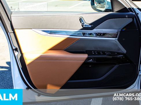 Used 2023 BMW 740i w/ Parking Assistance Package image 36