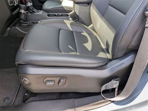 New 2025 Jeep Gladiator Sport image 18