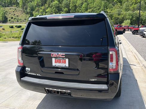 Used 2020 GMC Yukon XL SLT w/ Open Road Package AWD/4WD image 4