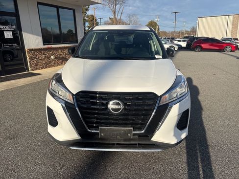 Used 2022 Nissan Kicks S image 10
