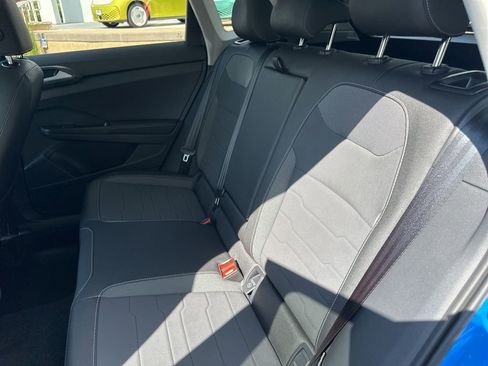 New 2025 Volkswagen Taos SE image 21