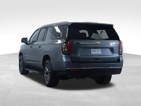 Used 2022 Chevrolet Suburban LT w/ LT Signature Plus Package RWD image 9