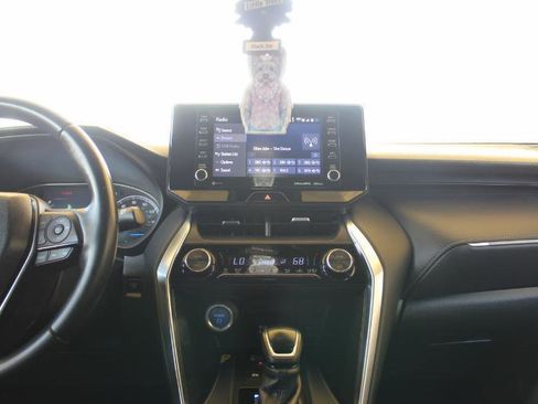 Used 2021 Toyota Venza XLE w/ Softex Package image 35