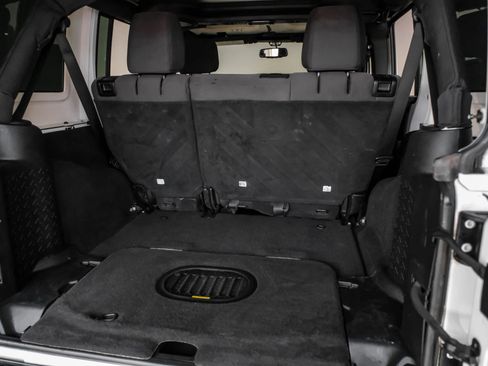 Used 2017 Jeep Wrangler Unlimited Sahara image 44