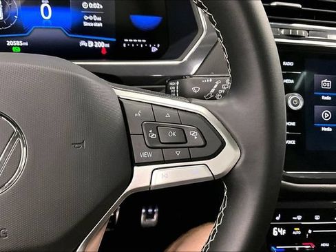 Used 2023 Volkswagen Tiguan SE R-Line FWD image 28
