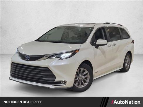 Used 2021 Toyota Sienna XLE w/ XLE Plus Package FWD image 1