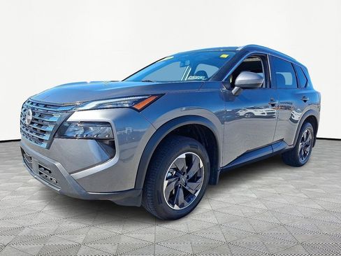 Used 2024 Nissan Rogue SV w/ SV Premium Package image 3