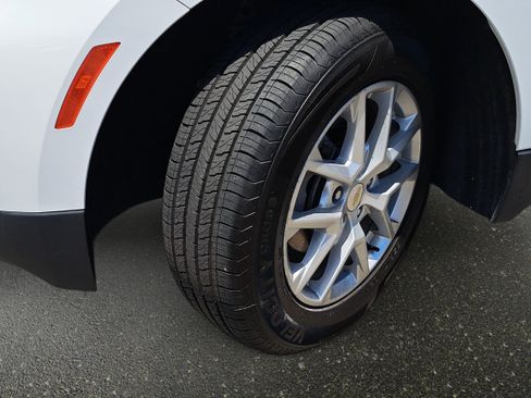 Used 2022 Chevrolet Equinox LS w/ LS Convenience Package FWD image 32