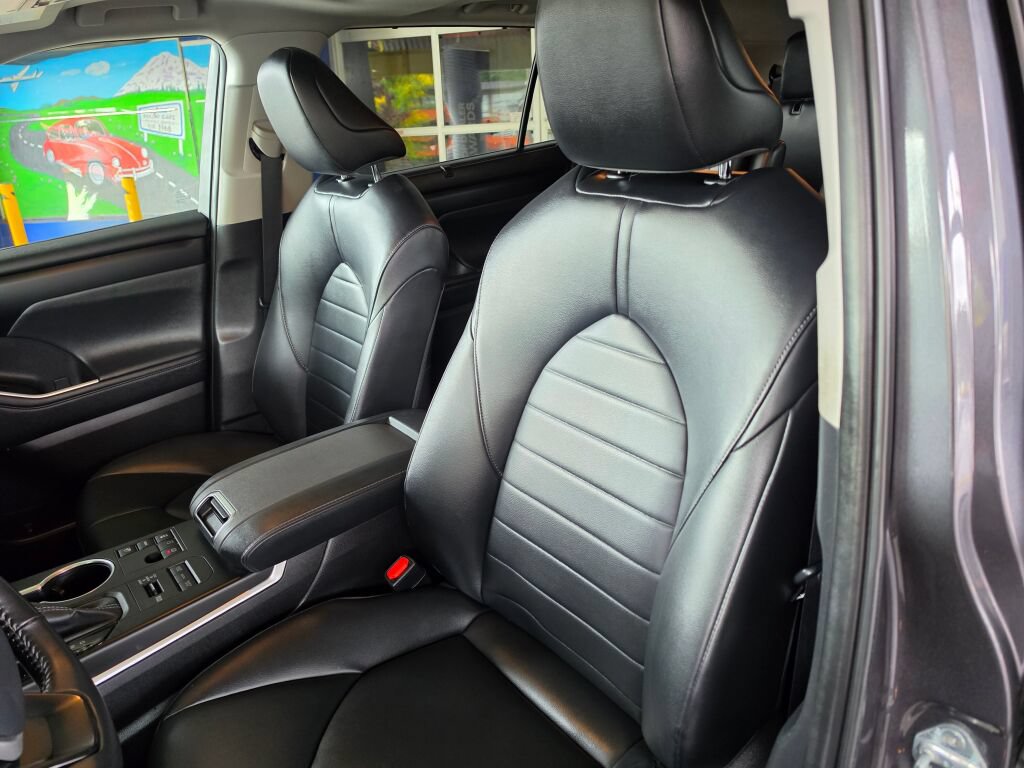 Used 2023 Toyota Highlander XLE AWD/4WD image 24