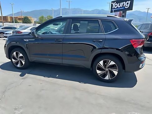 Used 2024 Volkswagen Taos SE AWD/4WD image 10
