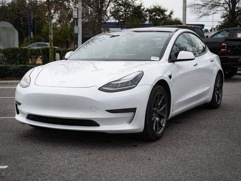 Used 2021 Tesla Model 3 Standard Range Plus image 5