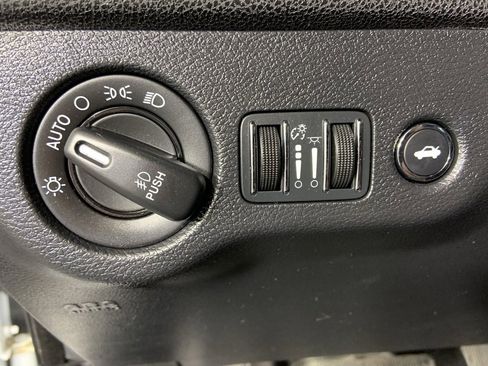 Used 2014 Chrysler 300 C w/ Beats Audio Group image 9