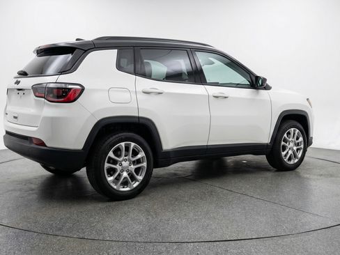 Used 2025 Jeep Compass Limited AWD/4WD image 9