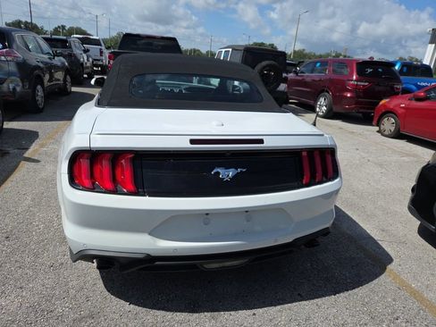 Used 2022 Ford Mustang Premium RWD image 5