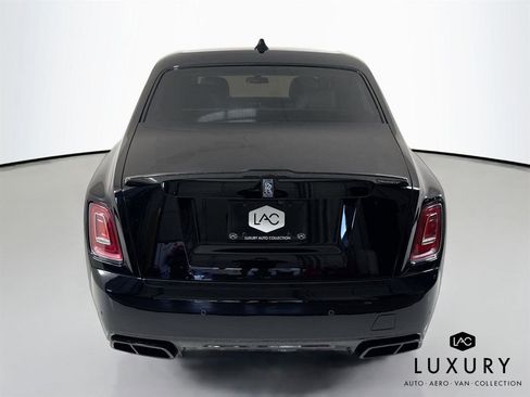Used 2024 Rolls-Royce Phantom Sedan image 8