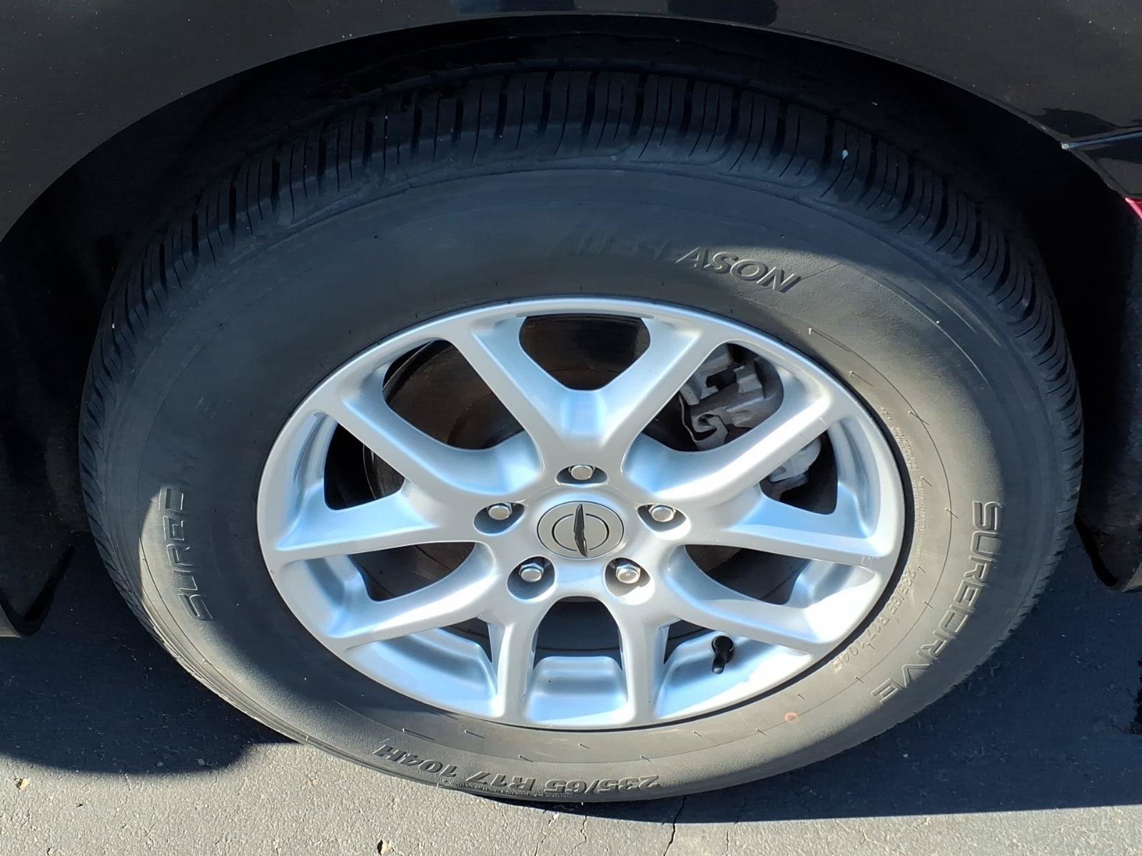 Used 2023 Chrysler Pacifica Touring-L FWD image 22
