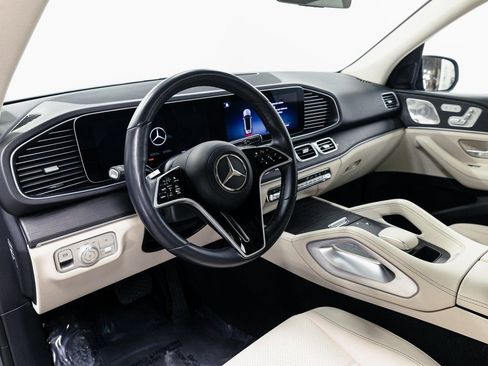 Used 2025 Mercedes-Benz GLE 450e 4MATIC w/ Driver Assistance Package image 9