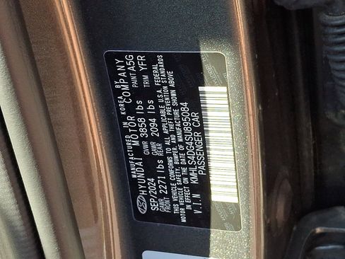Certified 2025 Hyundai Elantra SEL FWD image 28