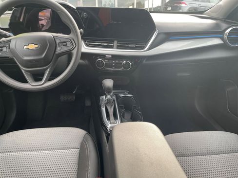 Used 2025 Chevrolet Trax LT image 31