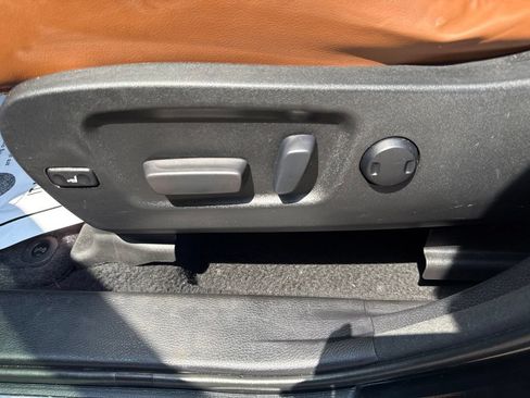 Used 2017 Toyota Highlander Limited AWD/4WD image 13