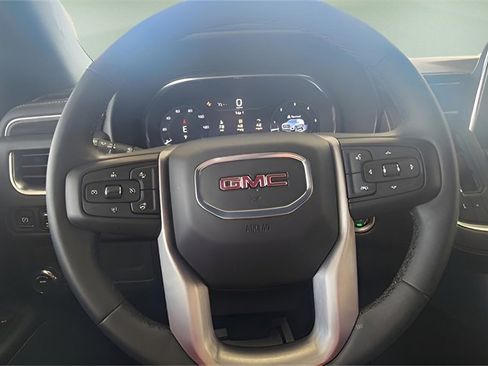 Used 2024 GMC Yukon SLT w/ SLT Luxury Package image 28
