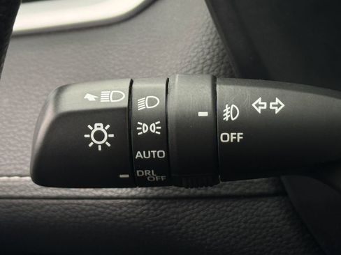Used 2021 Toyota RAV4 XLE FWD image 21