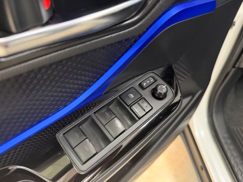 Used 2020 Toyota C-HR XLE FWD image 9