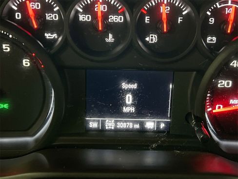 Used 2020 Chevrolet Silverado 1500 Custom w/ Custom Value Package image 12